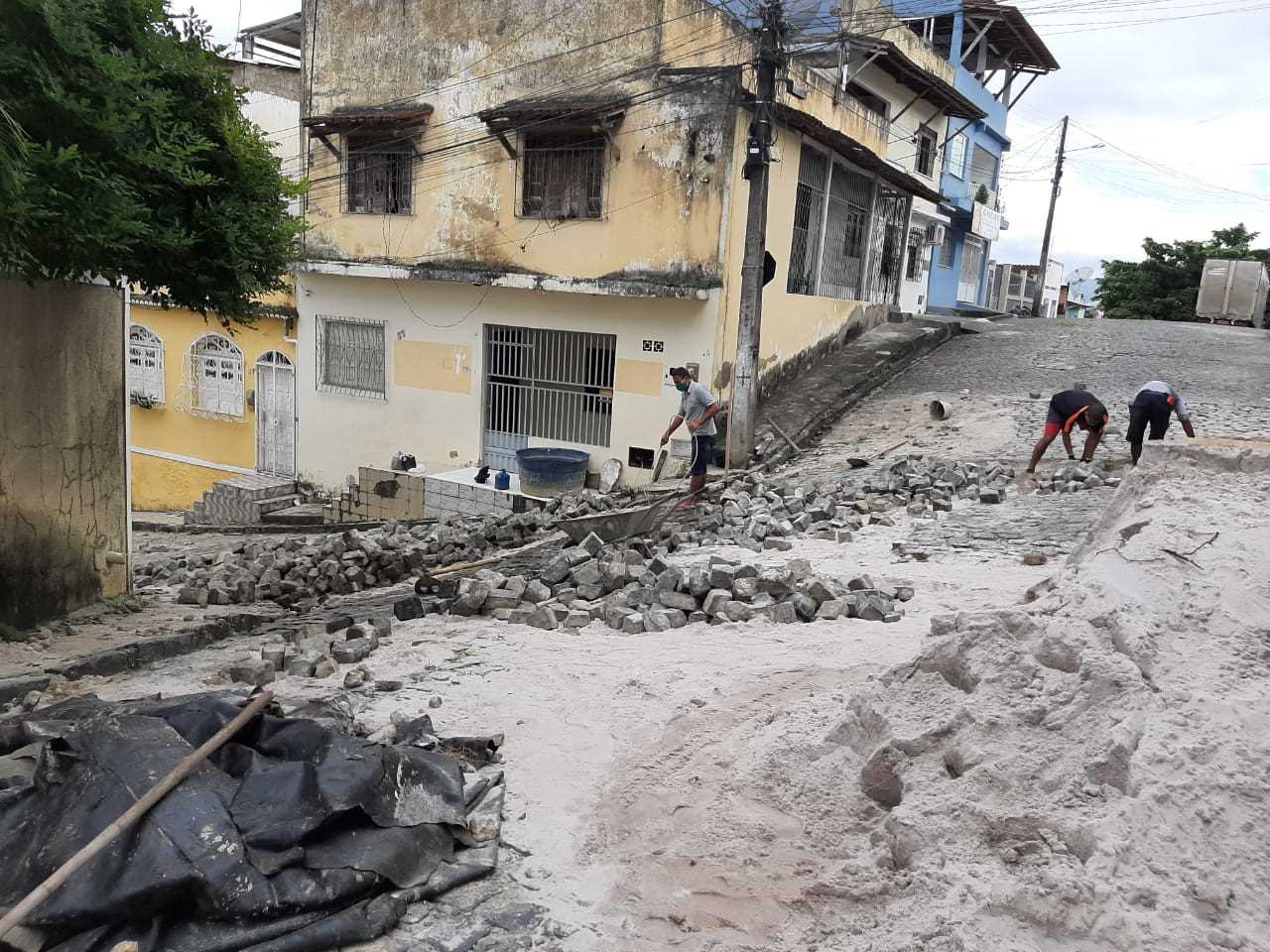 Camacã: Ruas danificadas pelas chuvas estão sendo recuperadas na sede e distritos